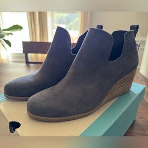 Toms Kallie Pavement Grey Suede Booties